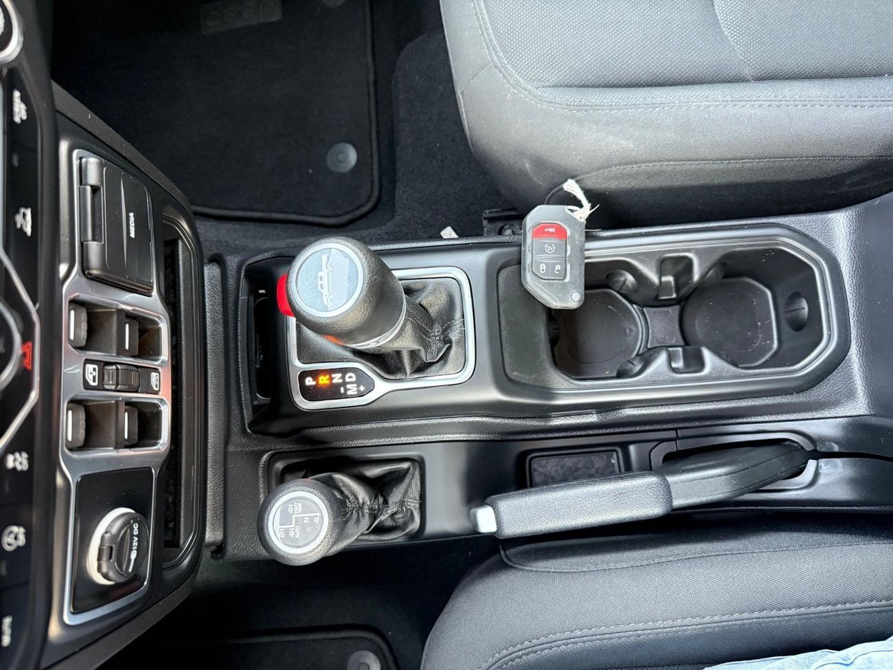 Jeep Gladiator Sport 3.6L 4WD Full Option 2022