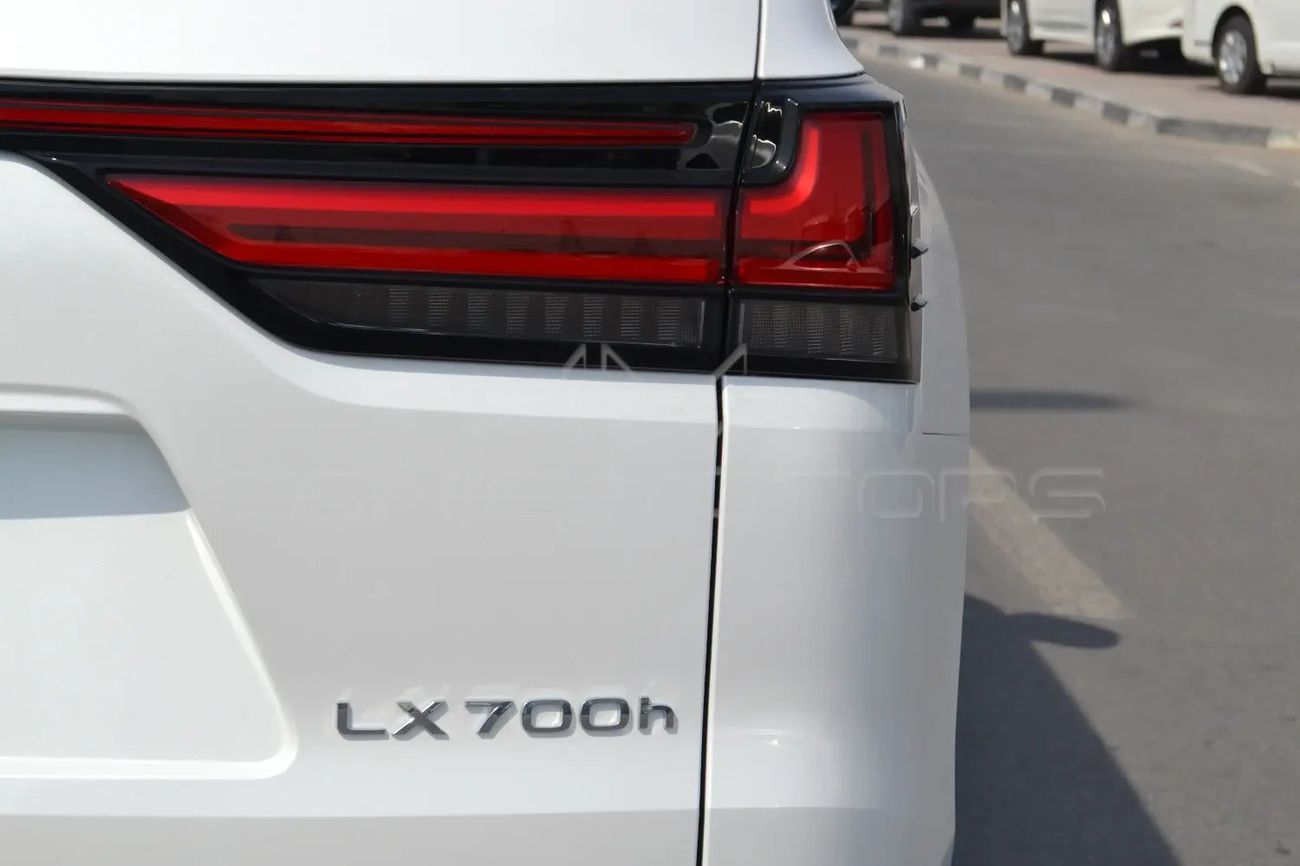 لكزس LX 700h Signature