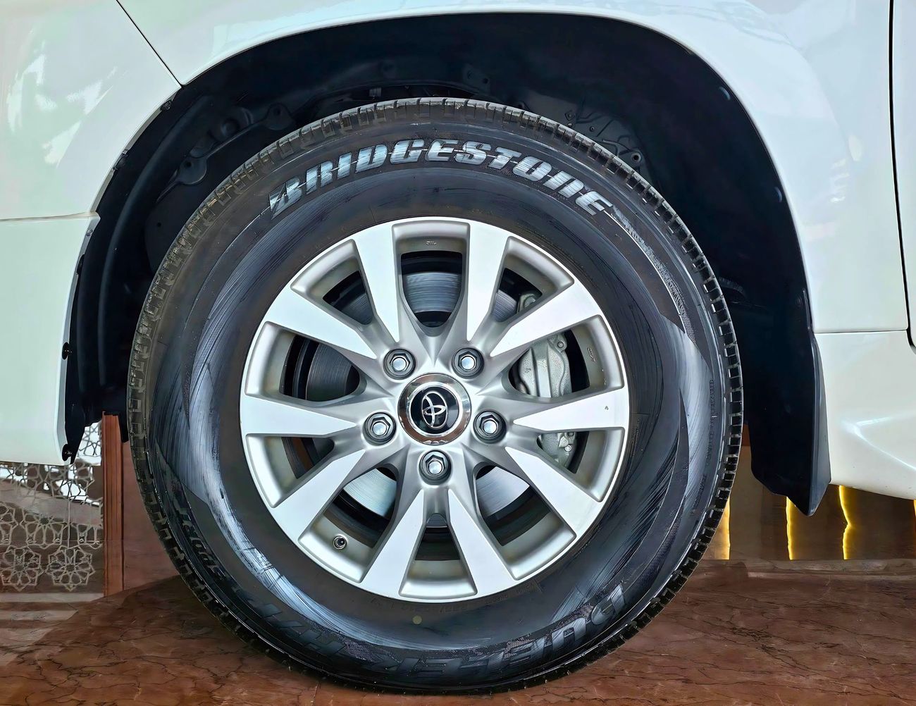 Toyota Land Cruiser GXR V6/ SUNROOF/ WARANTY/ FSH/ SINGLE USER/ LEATHER/ FREE REGISTERATION/ 2266 MONTHLY /LOT#20936