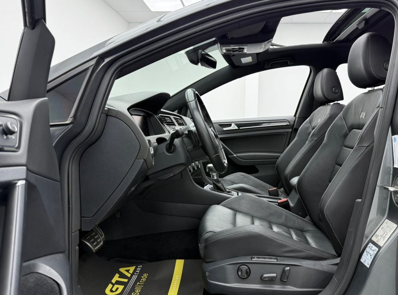 فولكس واجن جولف ار 2019 Volkswagen Golf R, Full VW Service History, Fully Loaded, Excellent Conditions, GCC