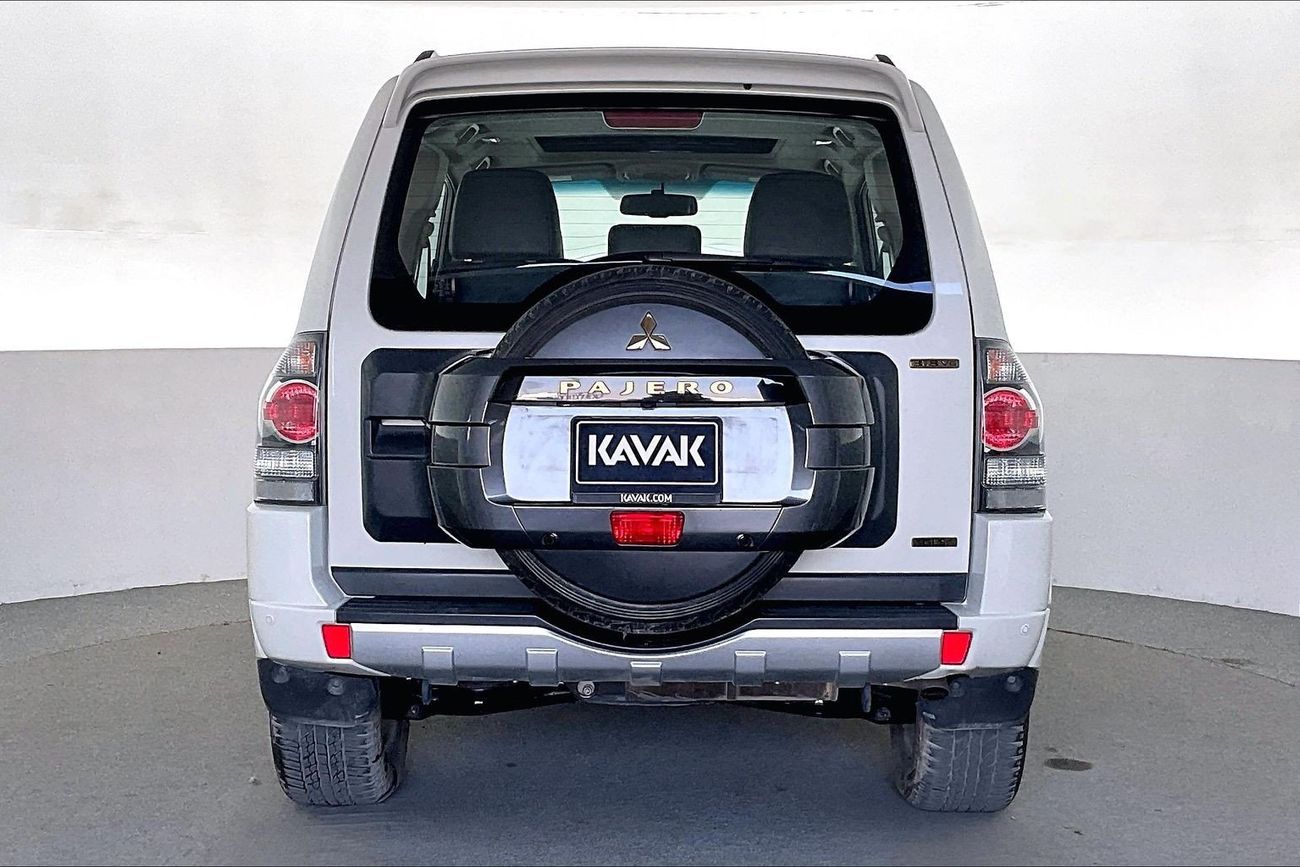 ميتسوبيشي باجيرو GLS Highline | National Day Celebration | شامل الضمان | 0 ﺪﻔﻋﺓ ﺃﻮﻟﻯ