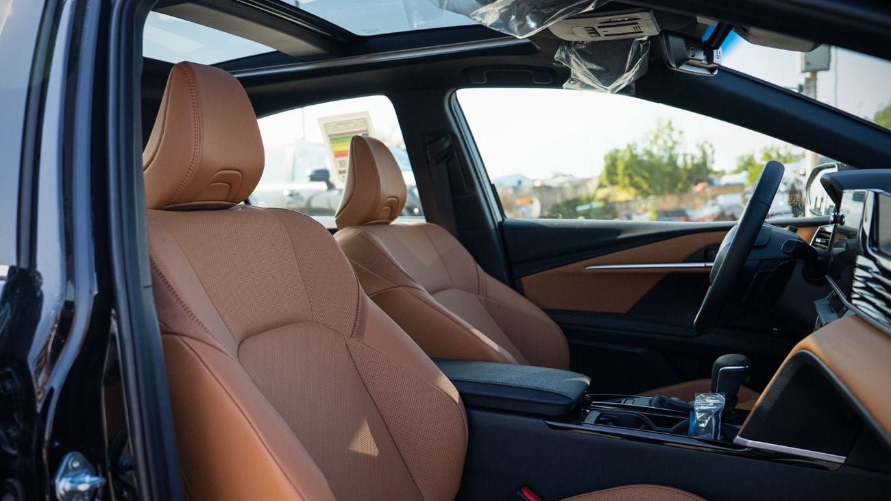 تويوتا كامري GLE 2.5L - Black Inside Yellow Brown