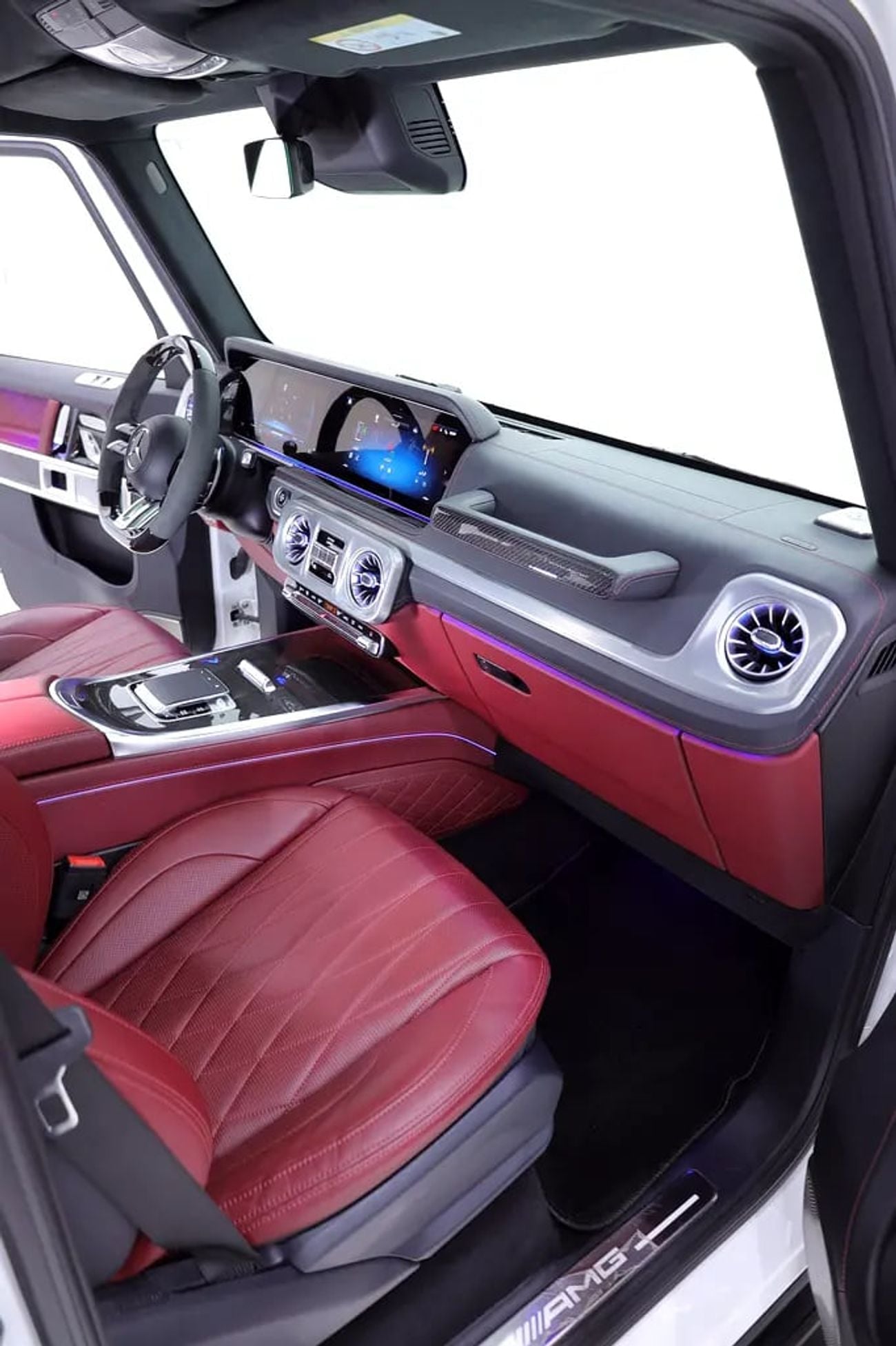 Mercedes Benz G63 AMG G63 GCC DOUBLE NIGHT PACKAGE - FULL EXT/INT CARBON + REAR MONITOR + 5 YEARS WARRANTY+SERVICE GARGASH