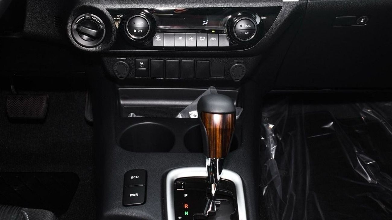 Toyota Hilux TOYOTA HILUX 2.7L PETROL AT FULL 2025 MODEL GCC
