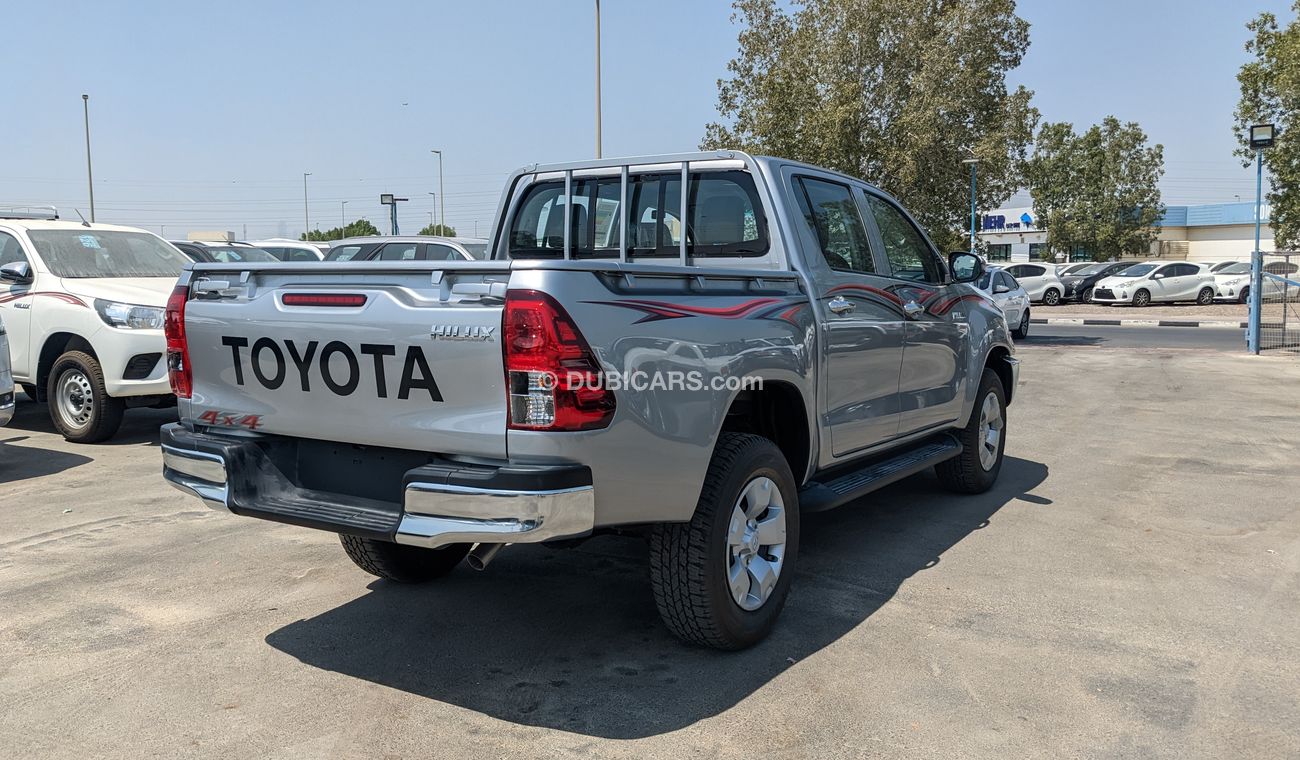 Toyota Hilux 2.4L  Diesel DLX  4X4  AT