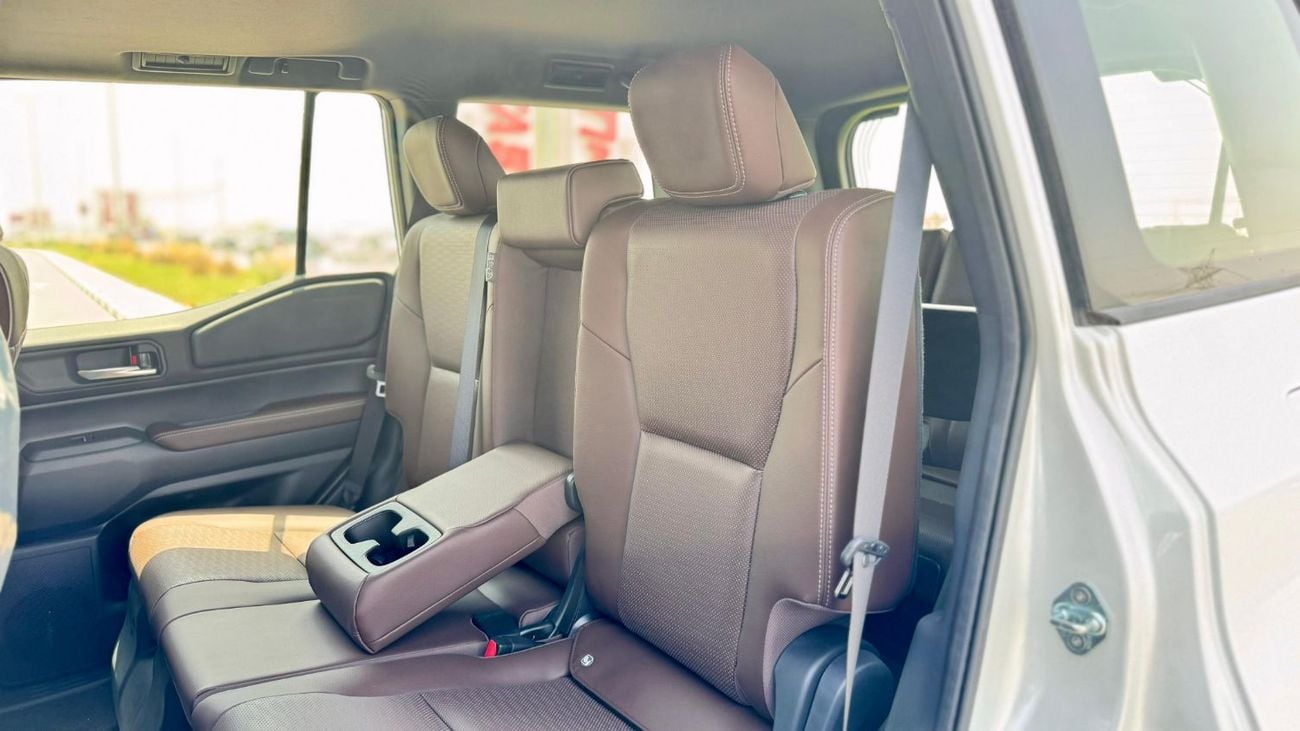 تويوتا برادو Toyota Prado 2024, petrol engine 2.4L 7seats Automatic gear,white colour 2