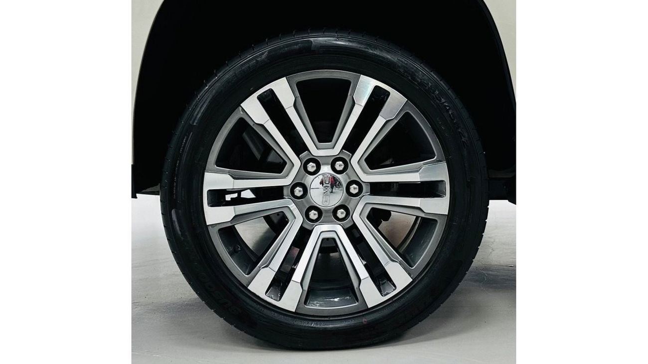 GMC Yukon Denali GCC .. Original Paint .. 6,2L .. Perfect Condition .. Full Options .