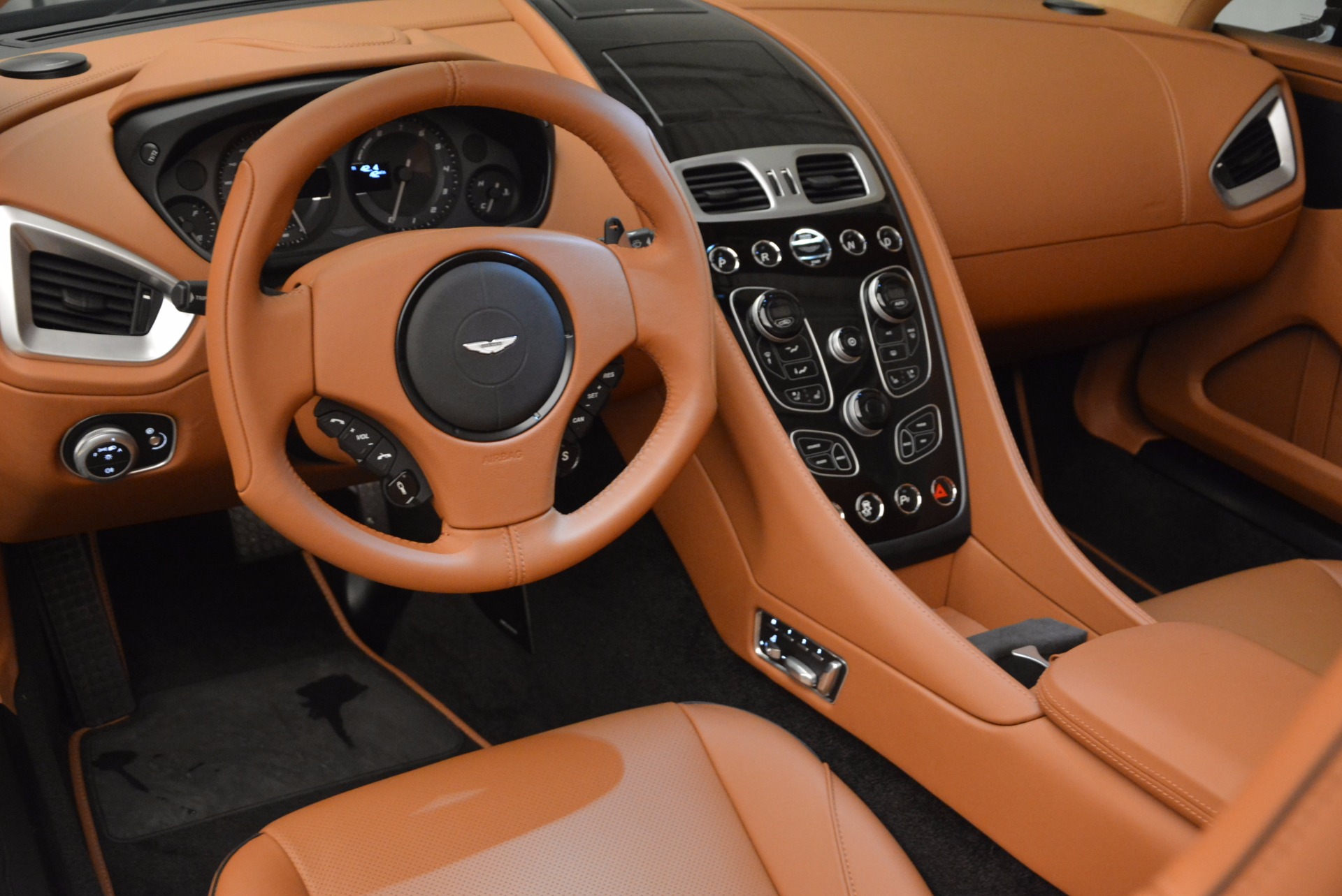 Aston Martin Vanquish interior - Cockpit