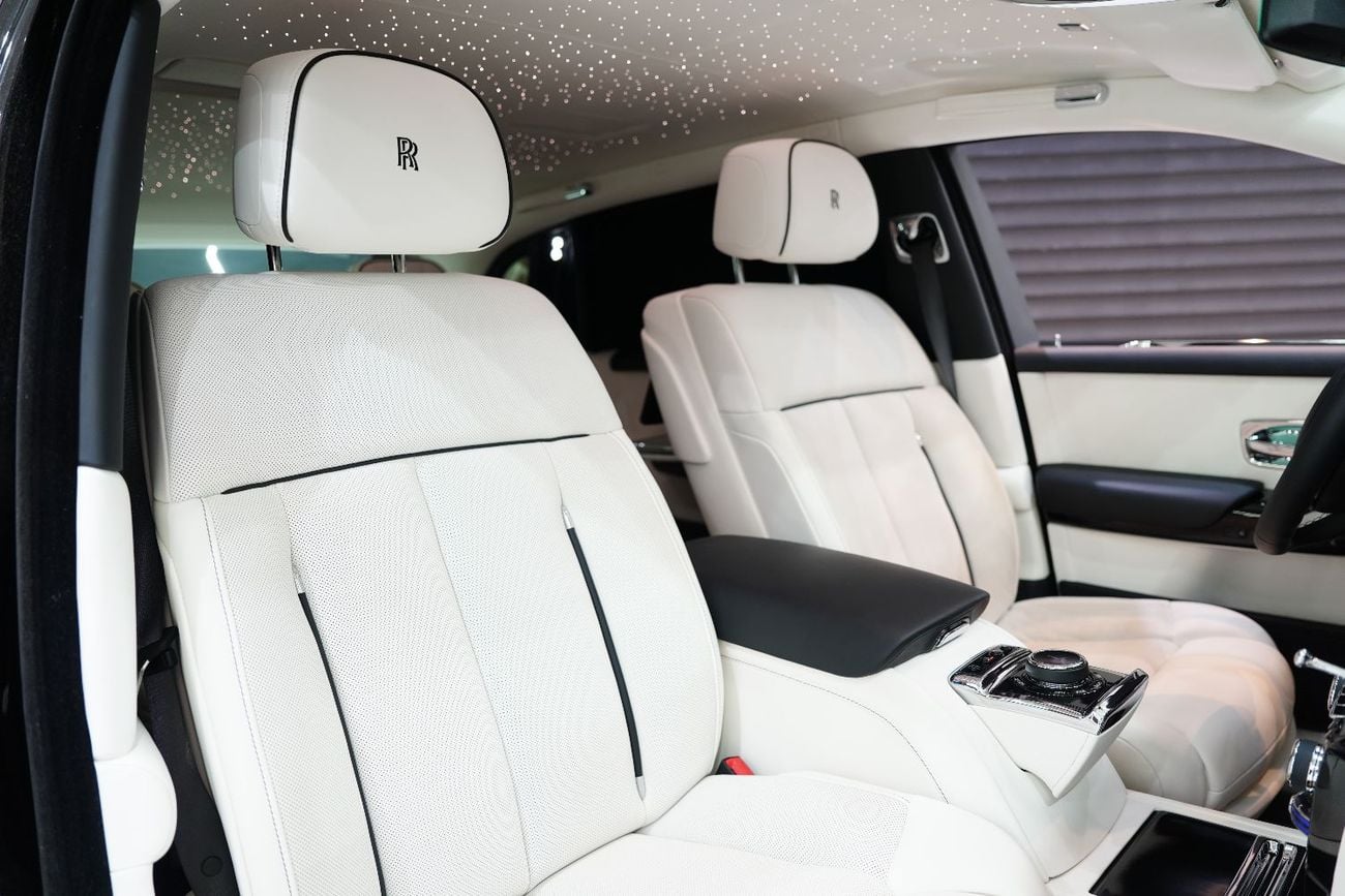 Rolls-Royce Phantom EWB 6.8L Executive Rear Seats w/ Entertainment Display, Bespoke Audio, Dealer Warr + Serv!!