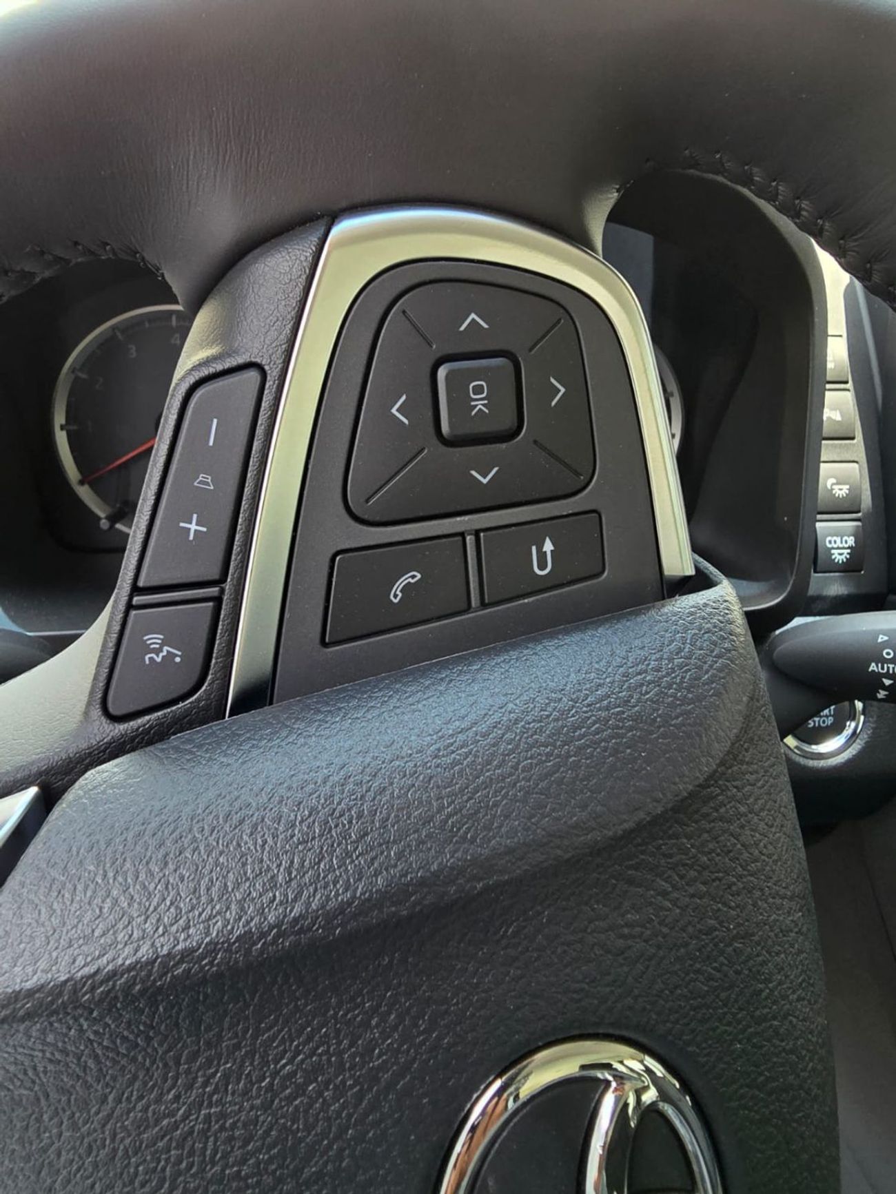 Toyota Granvia 3.5L V6 PETROL PREMIUM  6 SEATER FULL OPTION