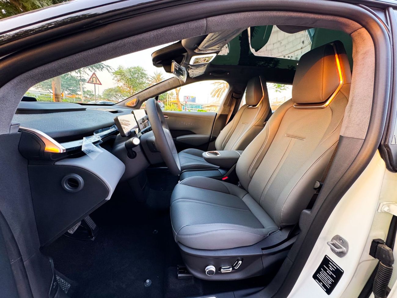 Zeekr X Privilege AWD 2024 Zeekr X Flagship AWD / 66 kWh / Range (420 Km) / 428 Hp / AWR Gcc Warranty