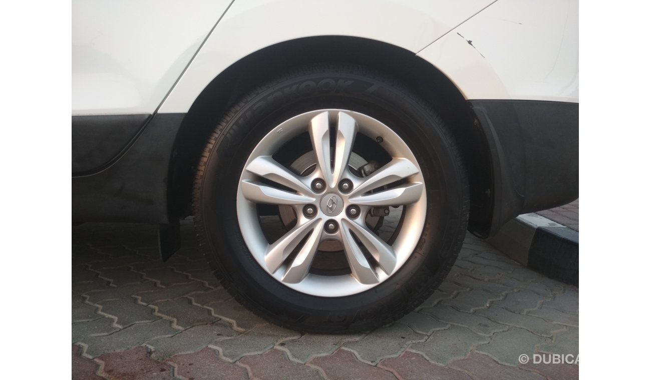 Hyundai Tucson 2014 WHITE GCC PANORAMA NO PAIN NO ACCIDENT PERFECT