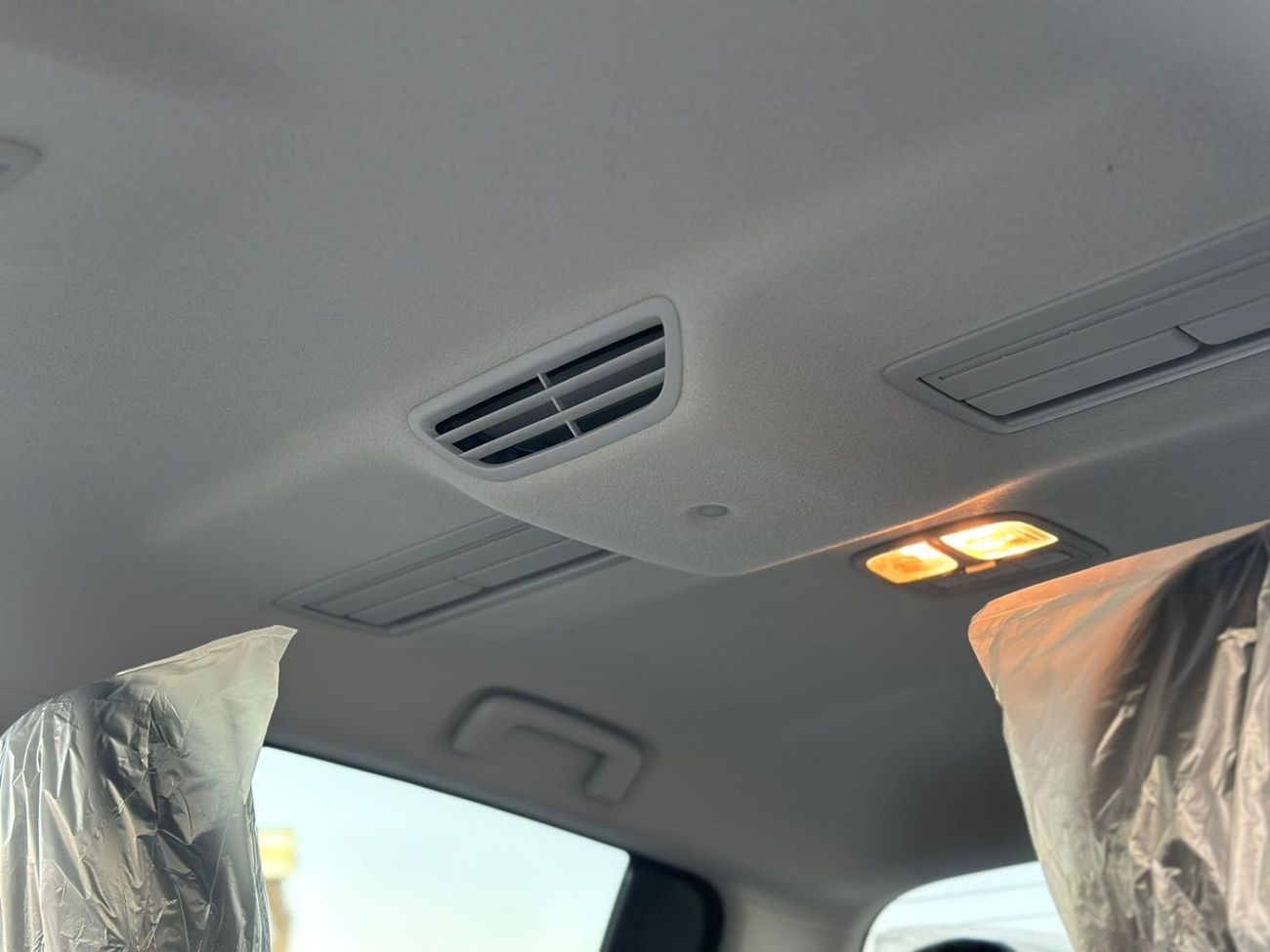 Mitsubishi L200 Mitsubishi L200 SPORTERO DIESEL - 2.4L - DOUBLE CABIN - 4X4 - A/T - POWER LOCKS AND POWER WINDOWS