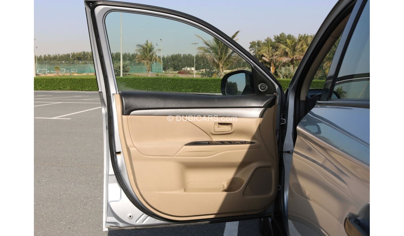 ميتسوبيشي آوتلاندر 2014 | MITSUBISHI OUTLANDER - 7 SEATER CAPACITY PETROL A/T WITH GCC SPECS AND EXCELLENT CONDITION