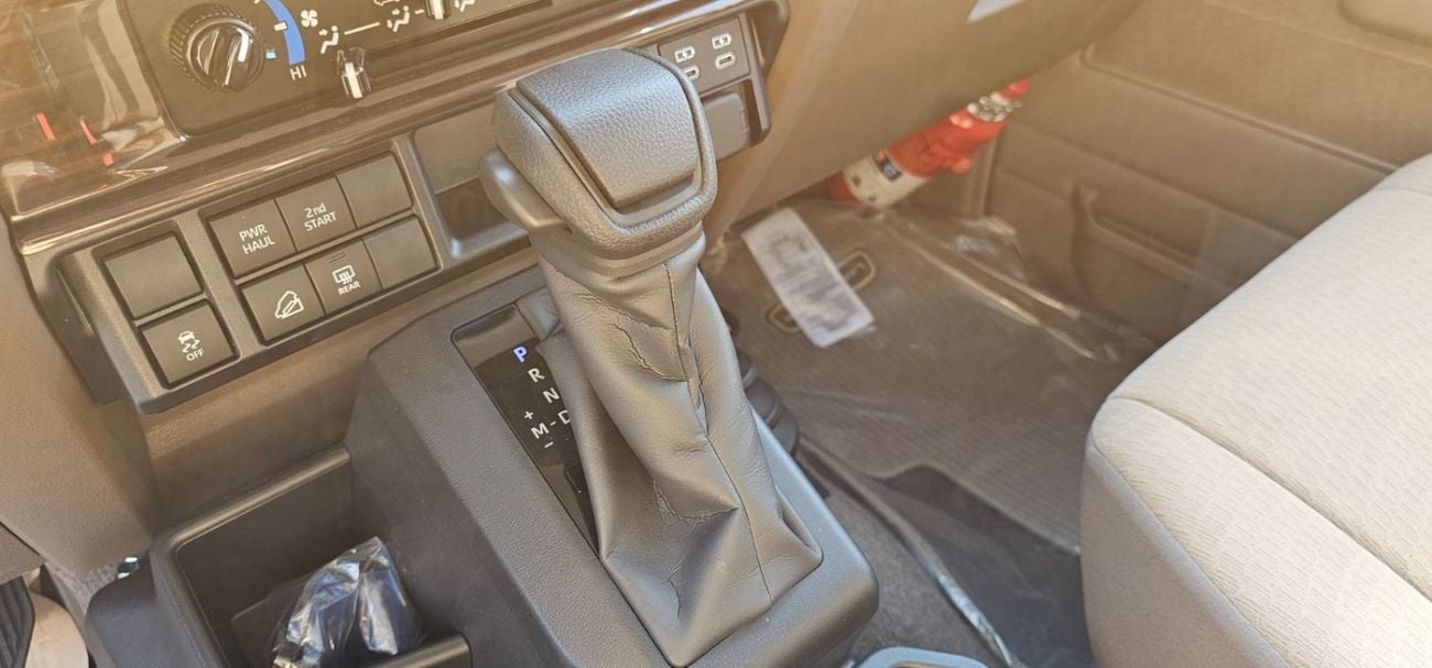 تويوتا لاند كروزر 70 ECTGEN002 - 2025 TLC71 Hardtop SWB 2.8L Diesel Auto Beige