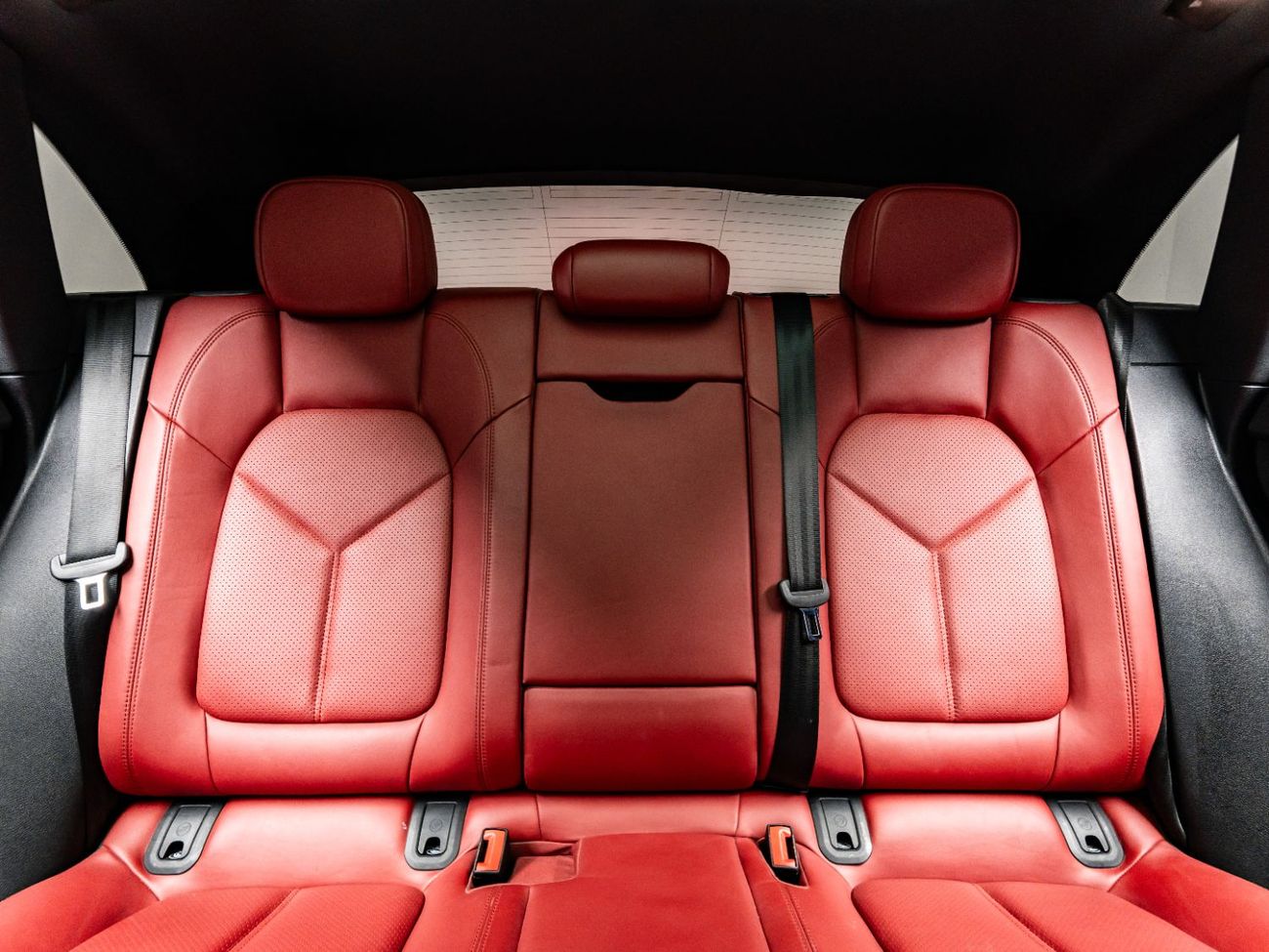 Porsche Macan Std 2.0L (252 HP) 2019 Porsche Macan, March 2026 Blackline Warranty, Full Service History, GCC