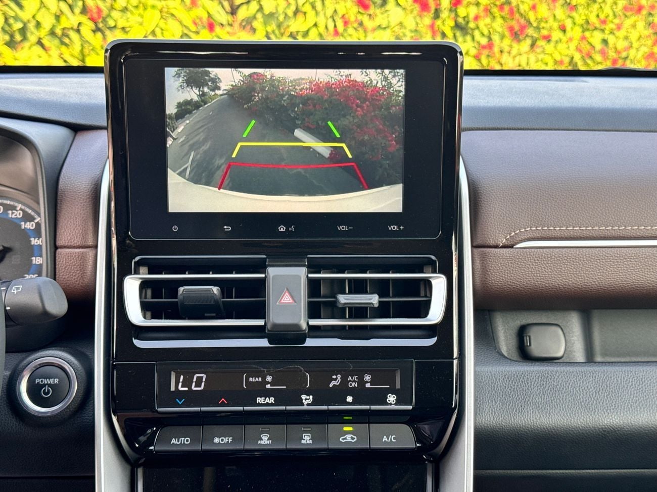 تويوتا إينوفا 2.0L HyCross 8S Hybrid