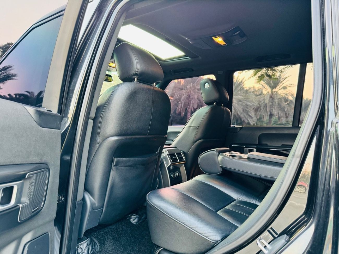 Land Rover Range Rover GCC .. HSE .. V8 .. Perfect Condition .. Top Range .. 2 keys