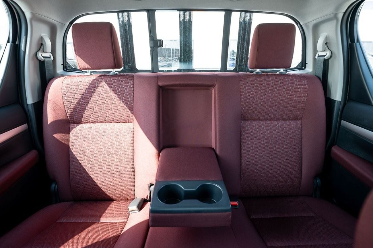 تويوتا هيلوكس SGLX 2.7L Petrol Double Cabin Automatic Transmission 4x4 2026