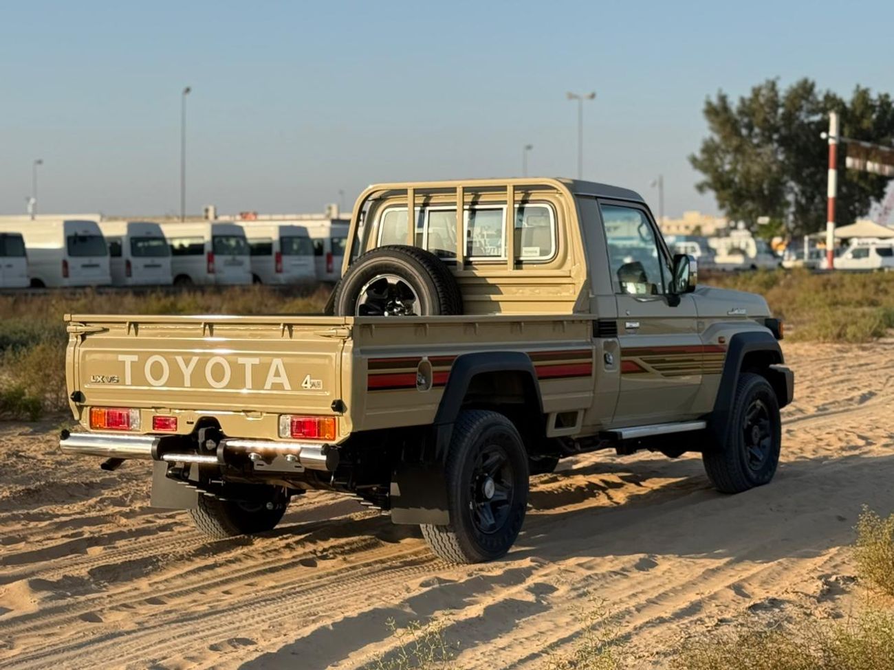 تويوتا لاند كروزر بيك آب