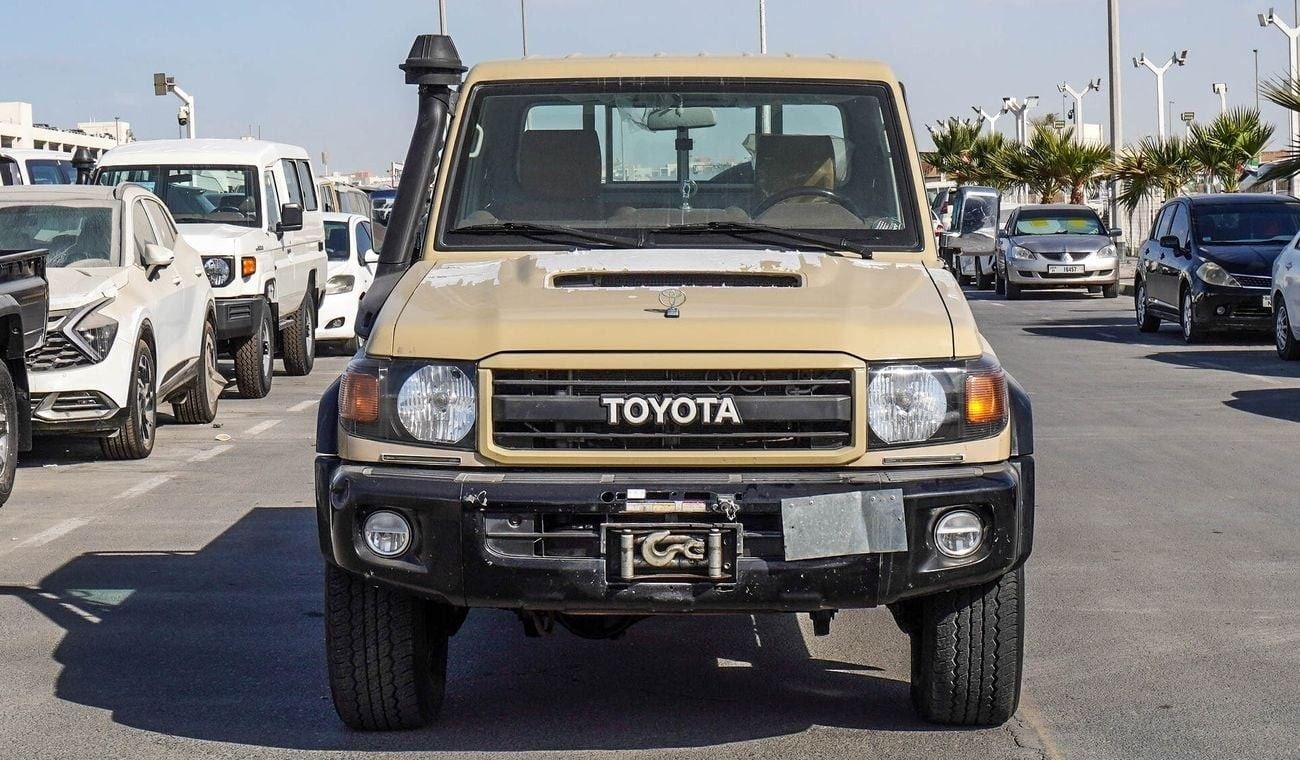 تويوتا لاند كروزر بيك آب 4.5L V8 Diesel M/T. Single Cabin