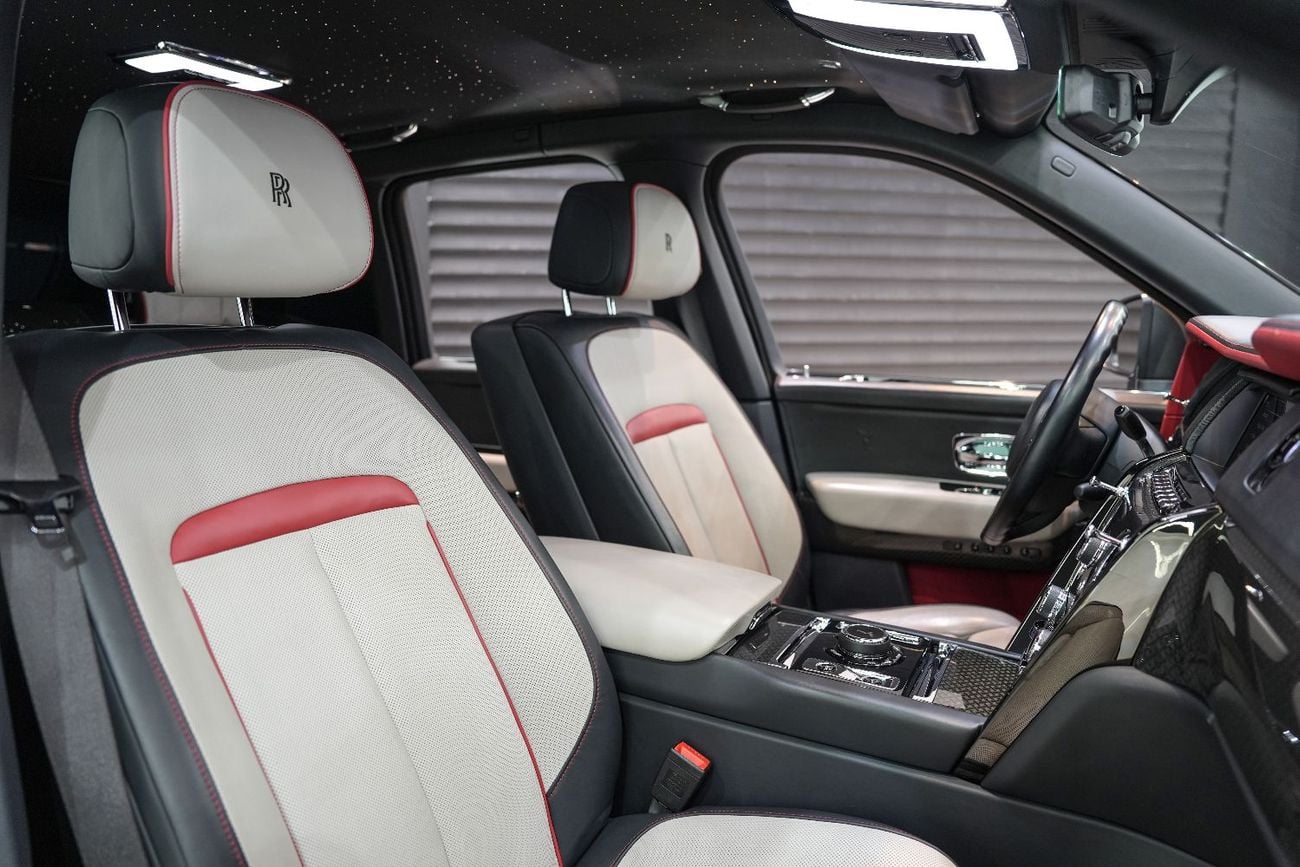 Rolls Royce Cullinan BLACK BADGE , Rear Entertainment, Bespoke Audio, Starlight, GCC Specs!!