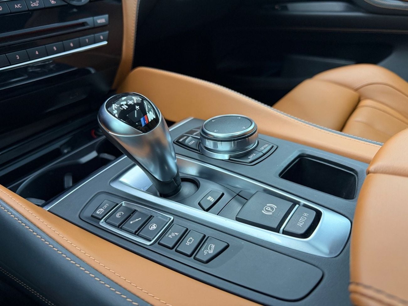 BMW X5 M GCC .. FSH .. M power .. Original paint .. Top Range