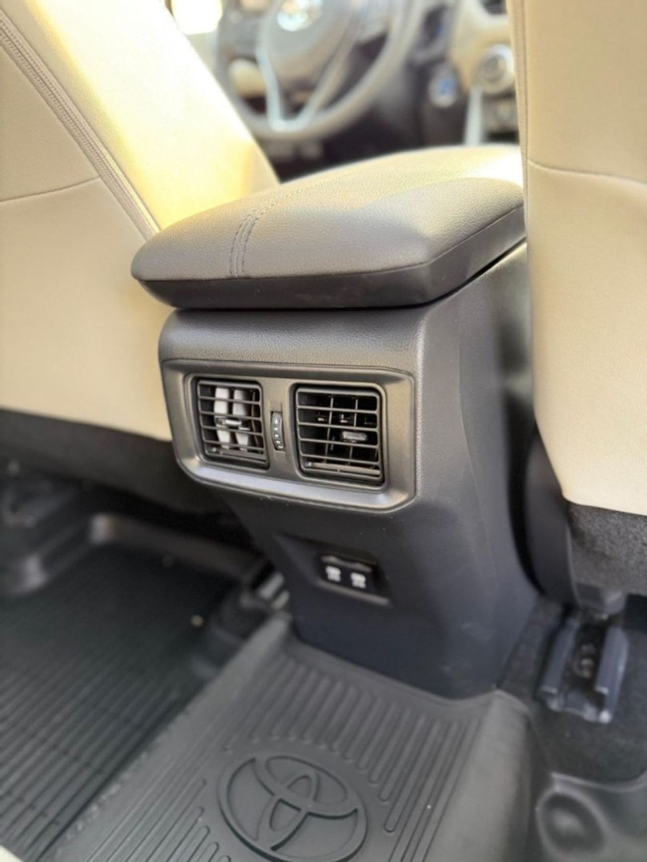 Toyota RAV4 Hybrid Limited panoramic, 360 camera Full Option