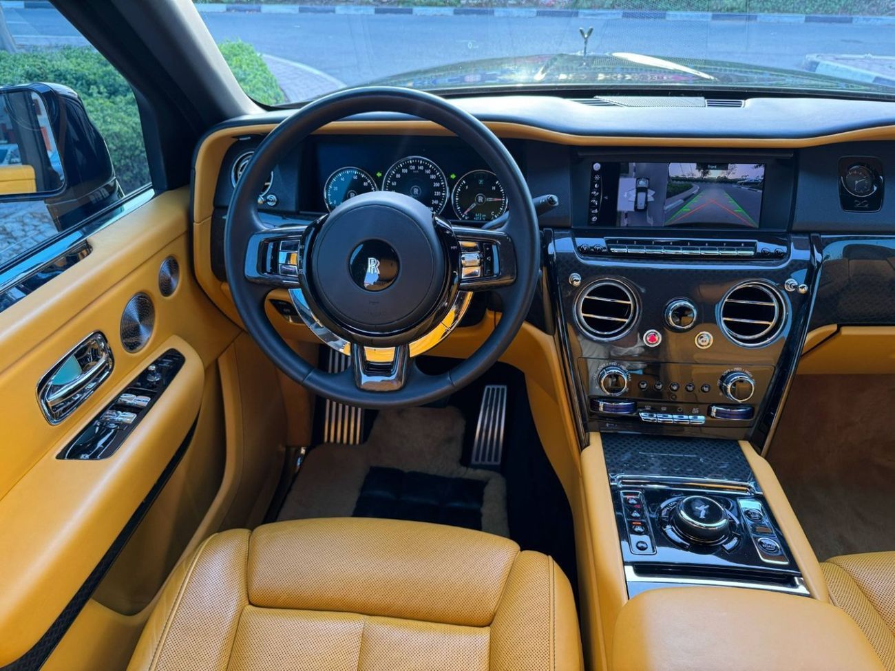 رولز رويس كولينان BLACK BADGE GCC SPEC NEAT AND CLEAN