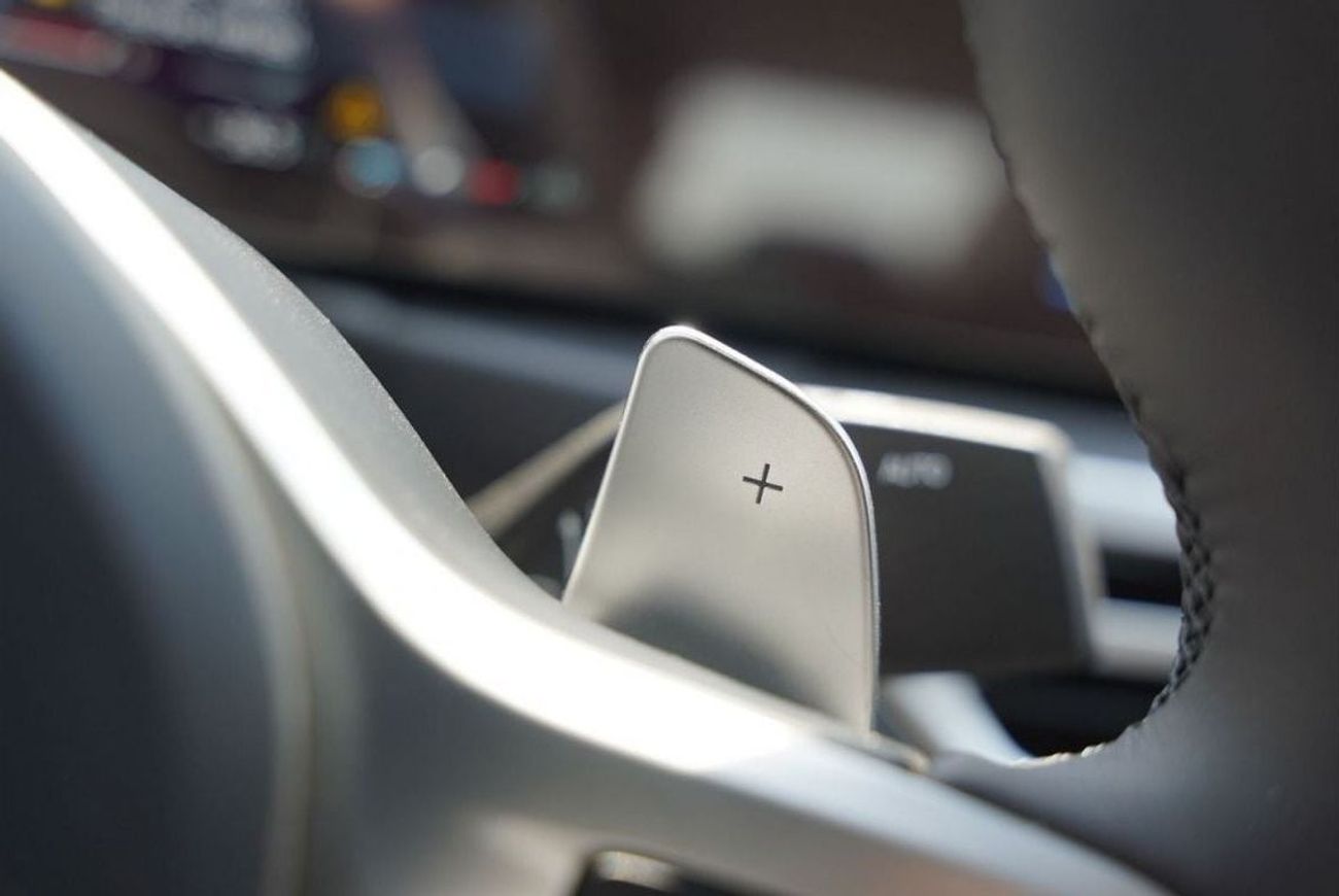 BMW 325 2025 BMW 325i M-sport kit 2.0L