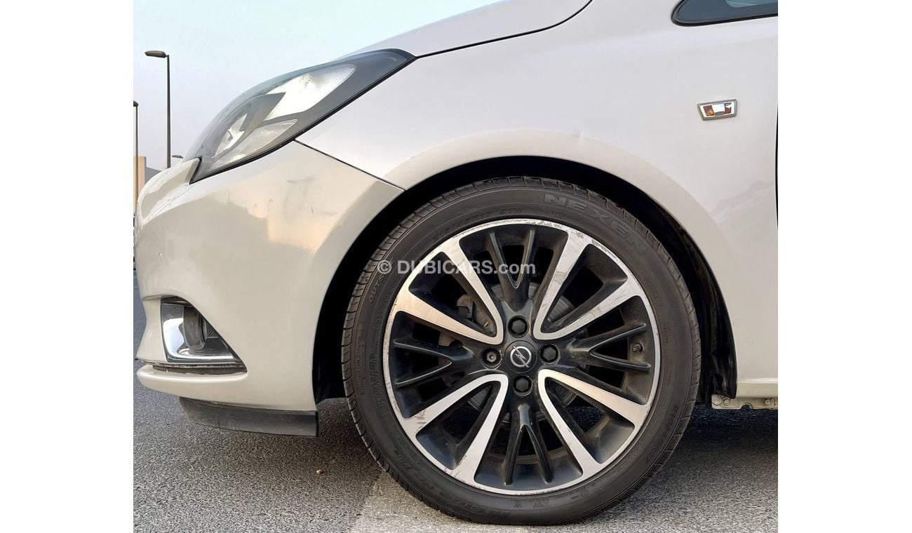 أوبل كورسا اوبل كورسا 2017ابيض فل اوبشن بحالة ممتازبدون حوادث