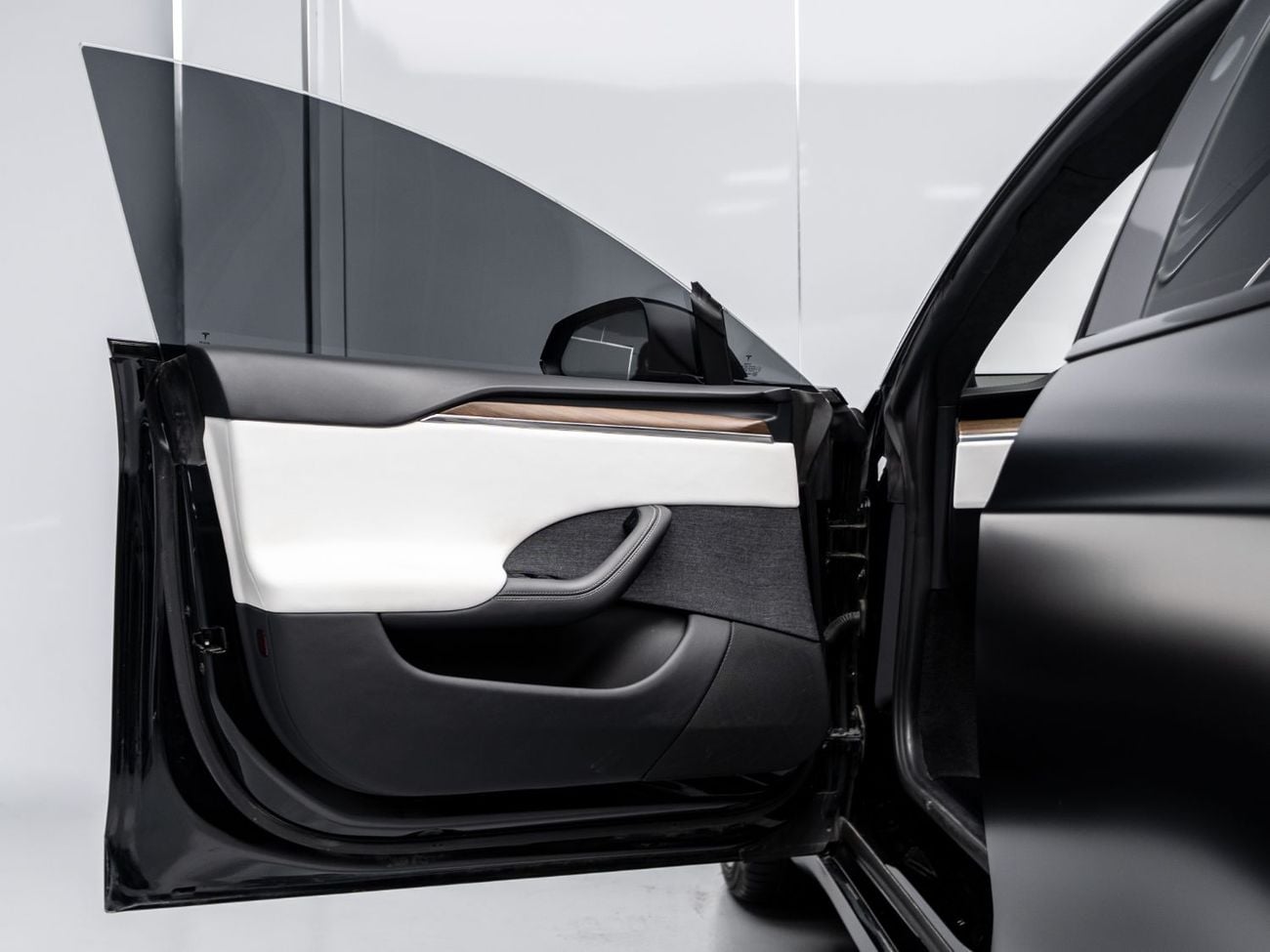 تسلا Model S Long Range (AWD) 2023 Tesla Model S Performance, 100kWh, 4WD, 670bhp, Single Speed Automatic