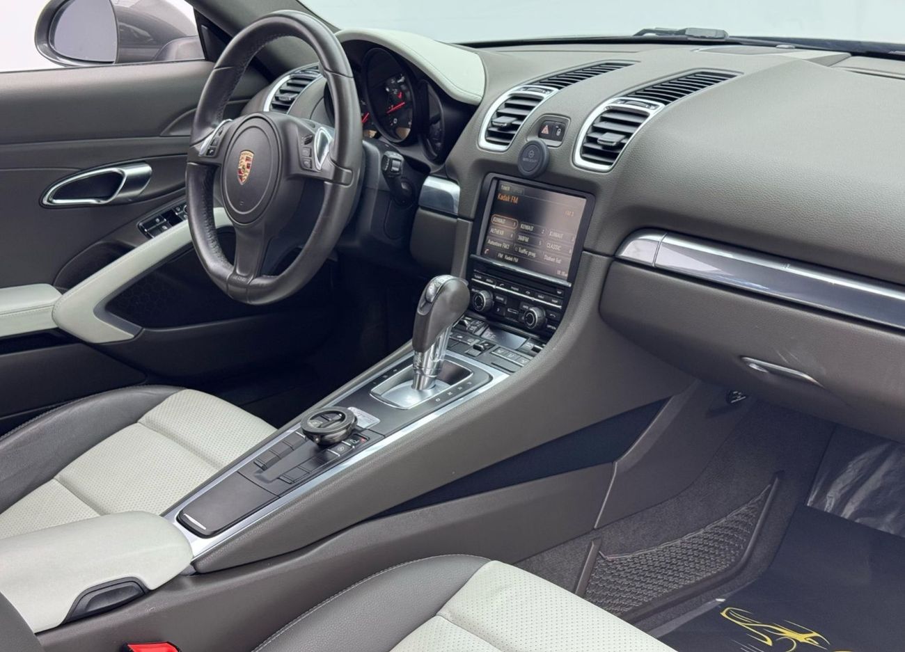 Porsche 718 Cayman Std 2.0L A/T 2015 Porsche Cayman, Excellent Condition, GCC