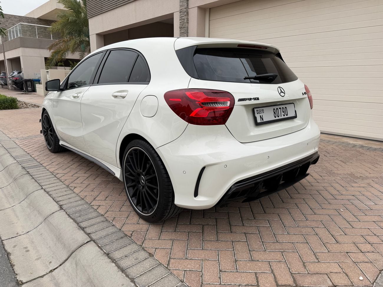 مرسيدس بنز A 200 A45 AMG (Kit)