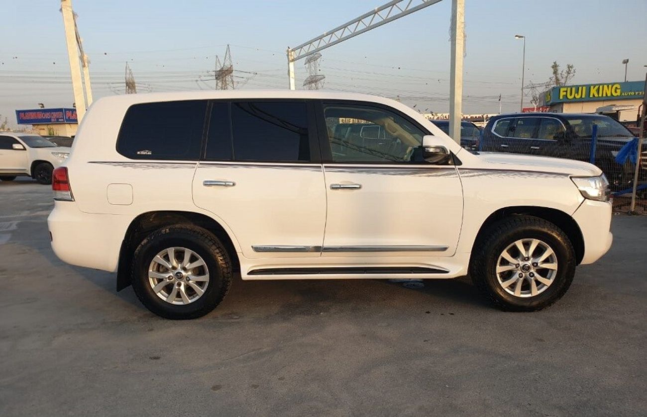 Toyota Land Cruiser GXR - V8 (PETROL)