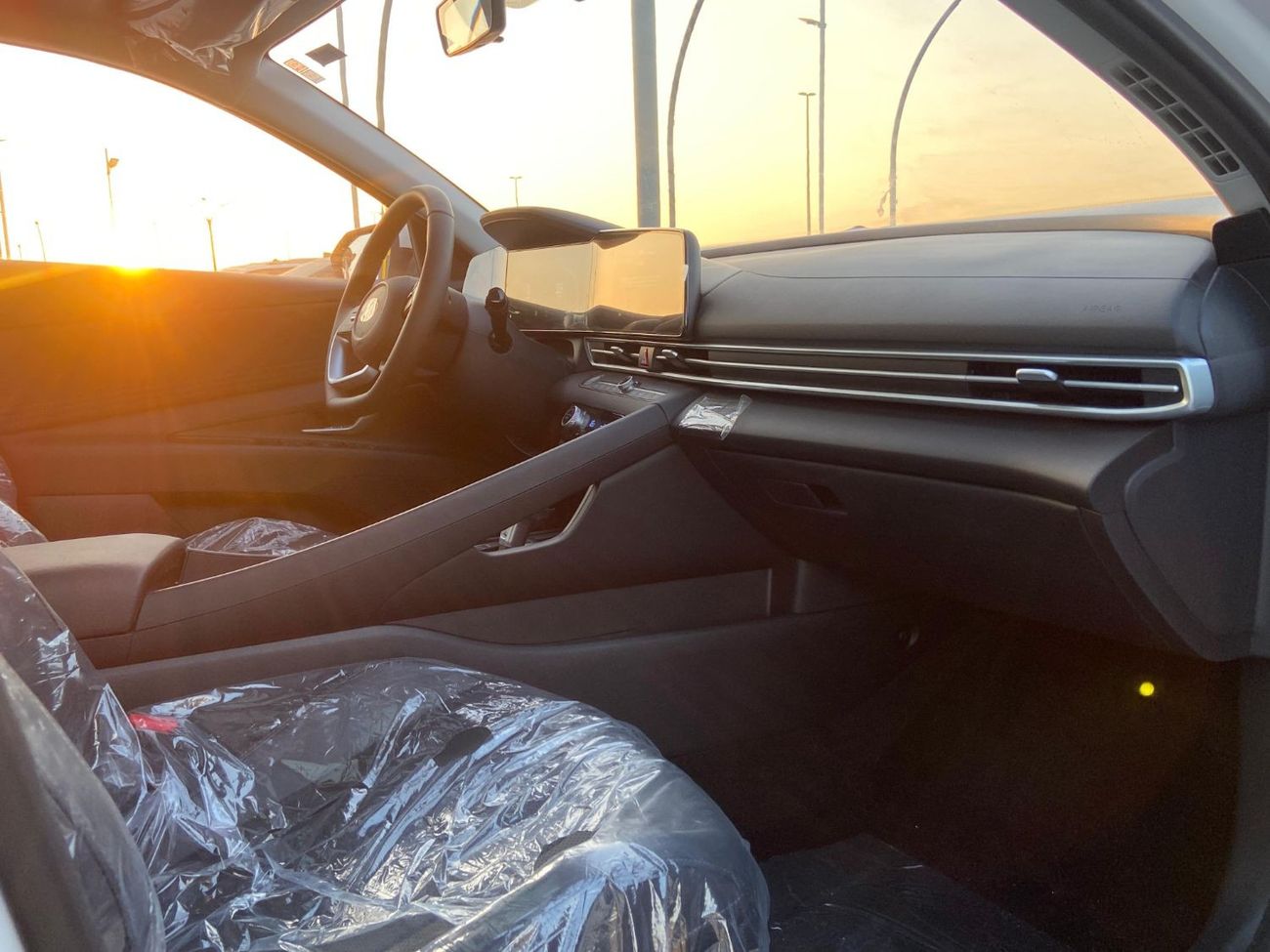 هيونداي إلانترا هيونداي النترا CN 7 LUXURY موديل: 2024 الممشي : 0  السعر : 77.000 درهم  مواصفات خليجية  فل اوبشن  4