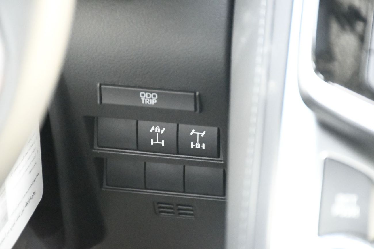 تويوتا لاند كروزر 4.0L VX,PETROL A/T, MY25 4.0L High-A/T Petrol