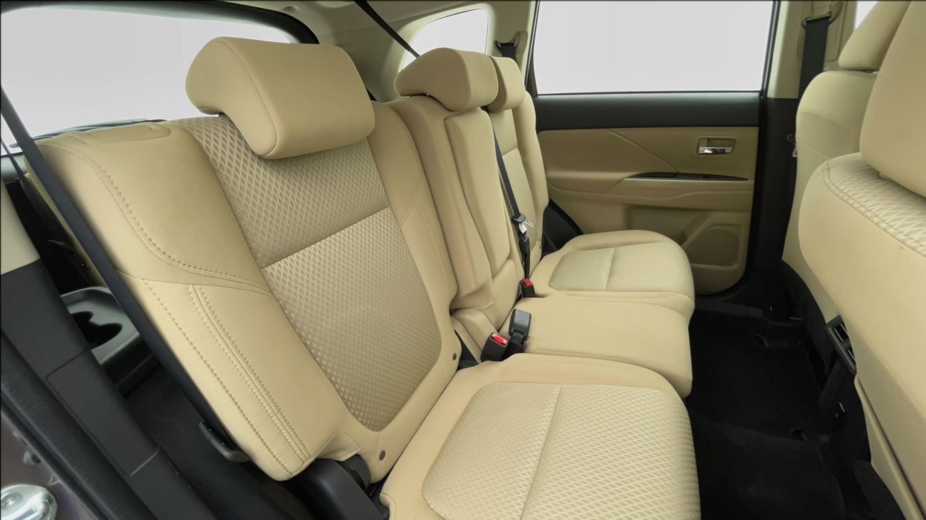 ميتسوبيشي آوتلاندر 2023 GLX MID LINE | AED 955/Month | 0 DP | 30 Day Return | Warranty | Service History