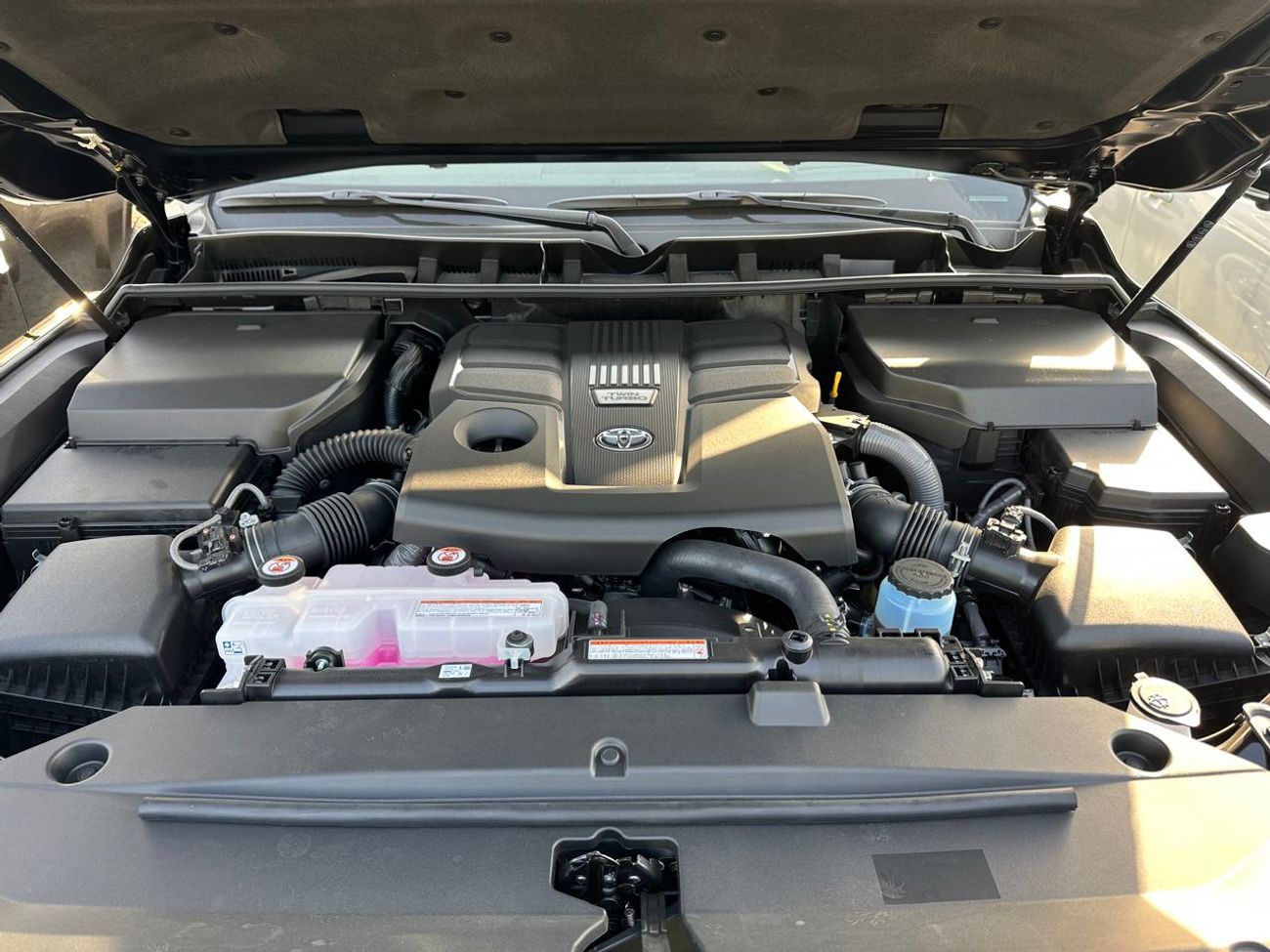 Toyota Land Cruiser GR 3.5L, LEATHER SEAT, RADAR, MONITORS, FULL OPTION - MODEL 2025