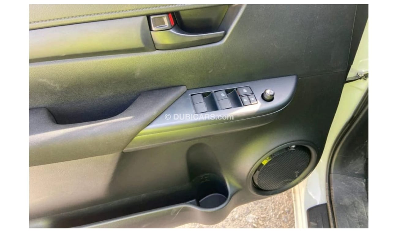 Toyota Hilux 2023 TOYOTA HILUX 2.7L BASICA GASOLINA A/T