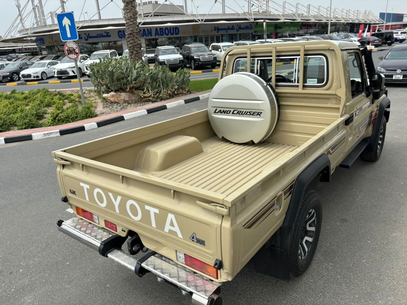 Toyota Land Cruiser Pick Up ECT0027 - TLC79 SCab Pick Up - 2.8L Diesel Auto Beige