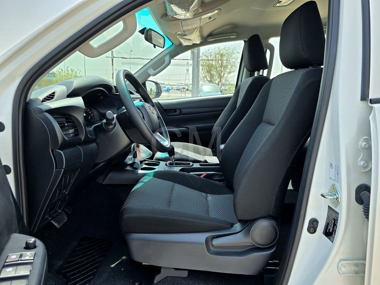 تويوتا هيلوكس TOYOTA HILUX DIESEL 2.4 NARROW - A/T - BASIC - POWER WINDOWS - 2024 MODEL - WHITE INSIDE BLACK - OMA