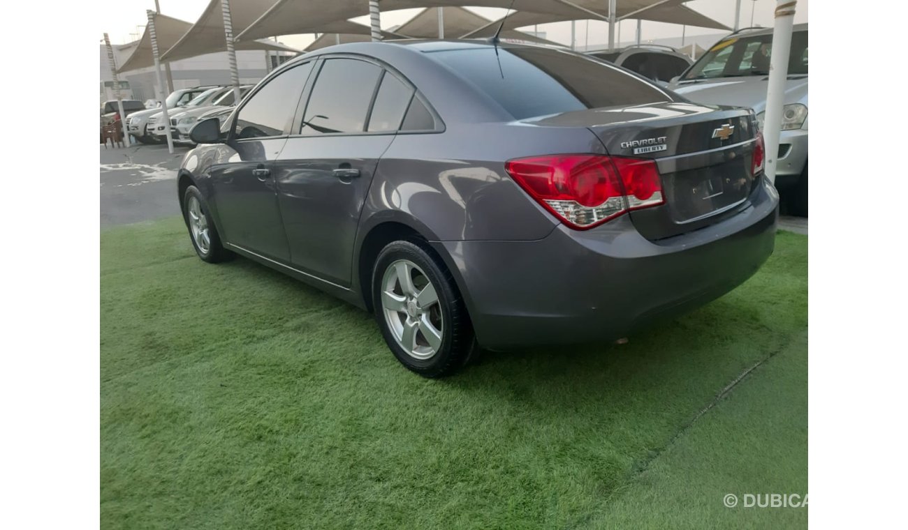 Chevrolet Cruze Gulf - dye agency - control String - cruise control - alloy wheels - fog lights excellent condition