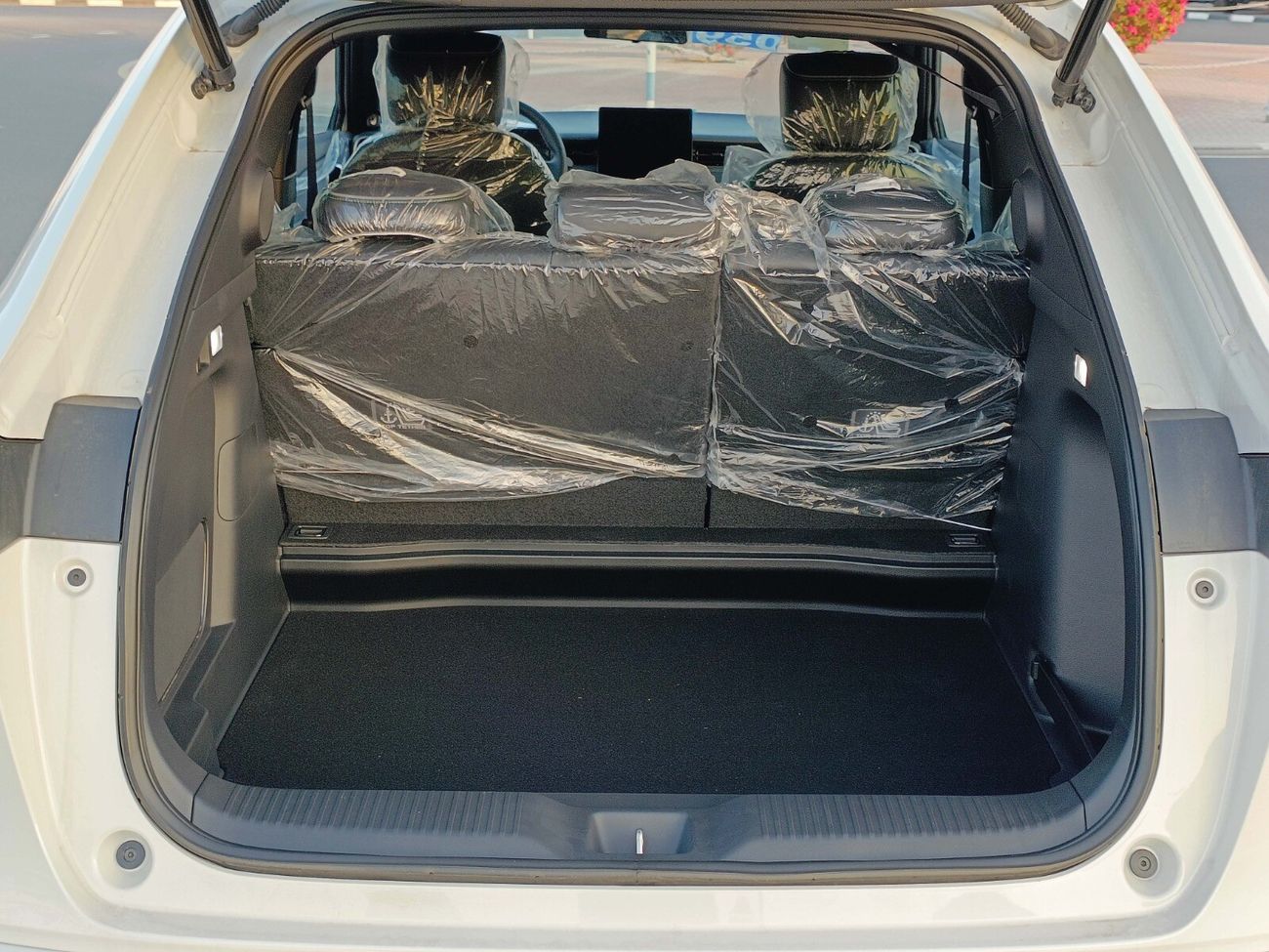 هوندا e:NP1 Elite Option / 510 KMS / 360 Cameras / Twin Panoramic Roof / Special Price for Export (CODE#ENP1F)