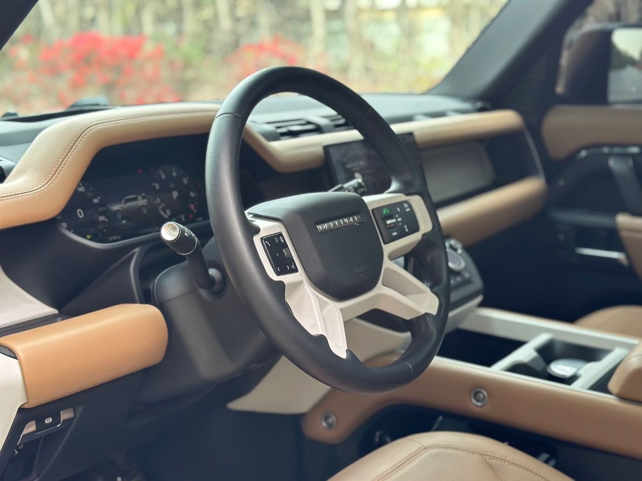 Land Rover Defender P400 110 X-Dynamic HSE 3.0L (5 Seater) | 2025 | GCC Specs | V6 400 HP | Perfect Condition | Full Ser