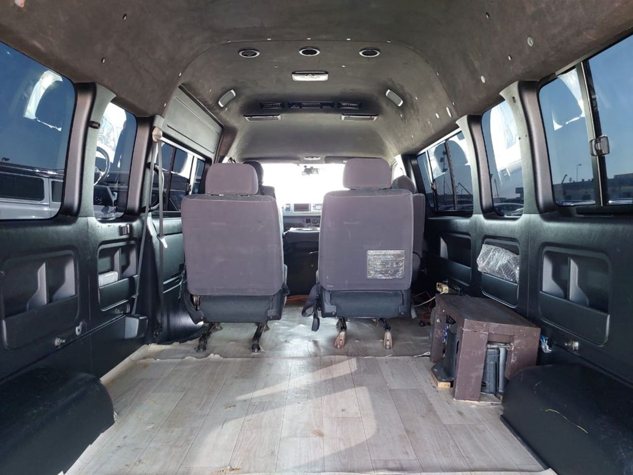 Toyota Hiace TOYOTA HIACE VAN RHD 2011 MODEL 3.0 L DIESEL AUTOMATIC(PM010795)