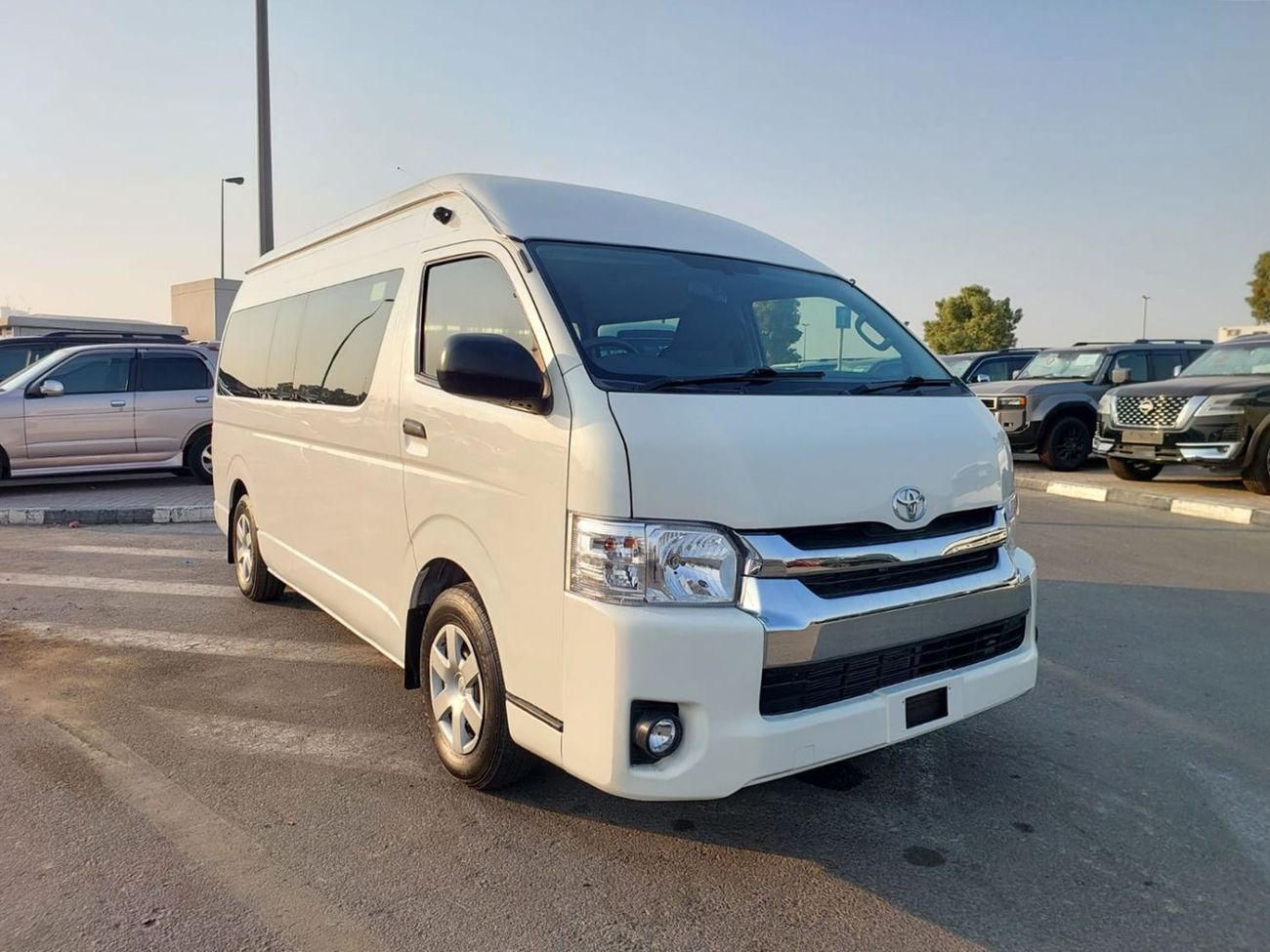 Toyota Hiace TOYOTA HIACE COMMUTER VAN RHD 2018 MODEL 3.0 L DIESEL AUTOMATIC(PM35933)