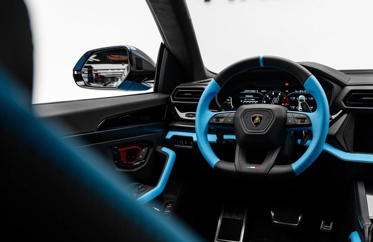 لامبورغيني اوروس 4.0L V-8 Twin-Turbocharged Engine + eMotor