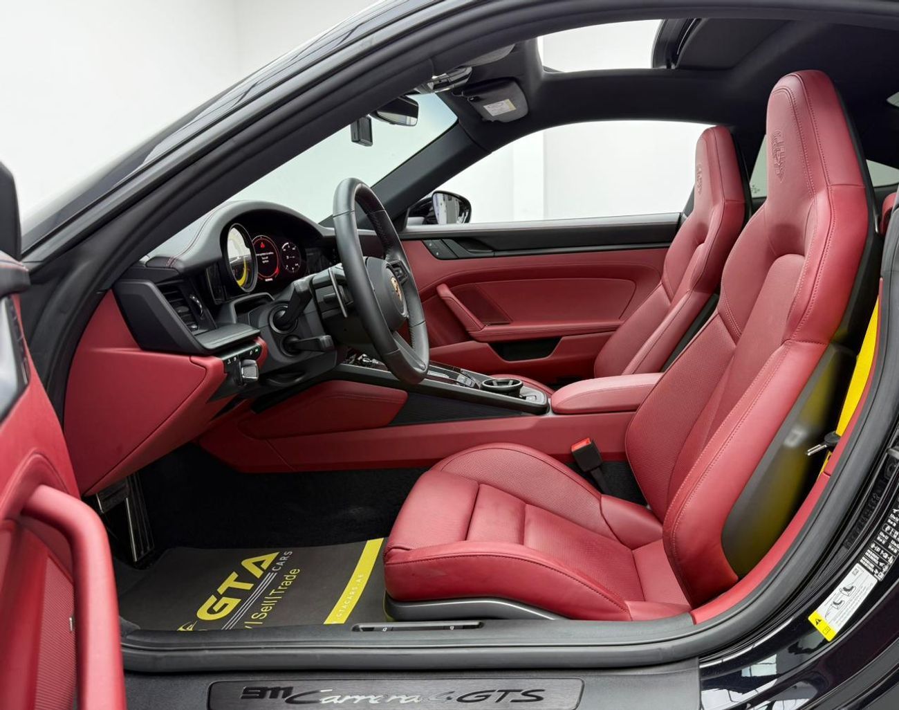 Porsche 911 Carrera 4GTS 3.0L (450 HP) Coupe