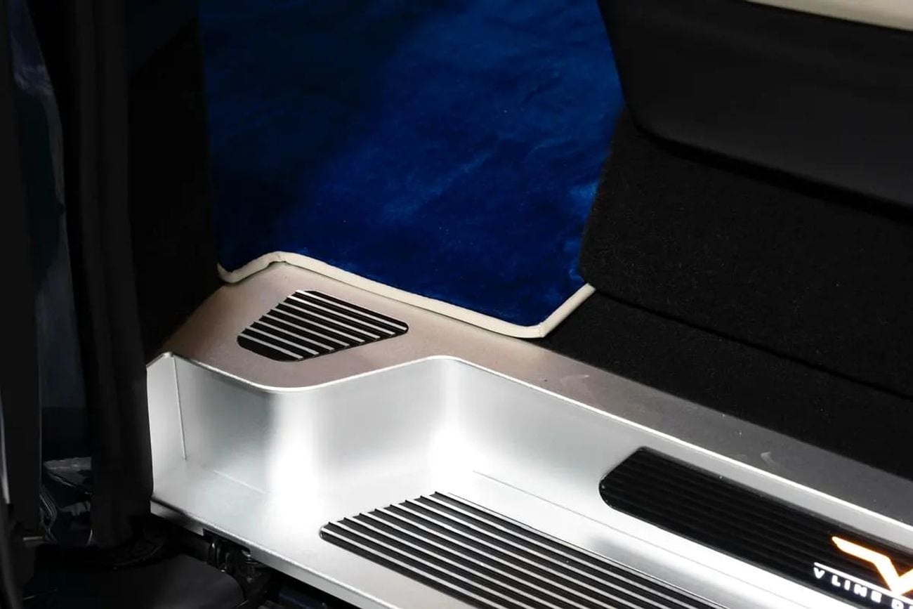 Mercedes-Benz V 300 ARRIVAL MODEL LUXURY MERCEDES GCC V300 with ADDITIONAL REAR AC-2 YEARS WARRANTY BY VLINE